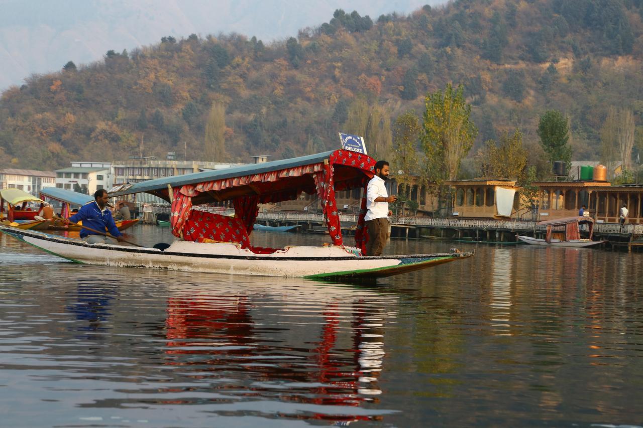 Отель Morning Star Group Of Houseboats Сринагар Экстерьер фото